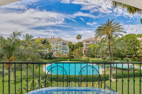 Foto 20 - Apartamento de 3 quartos em Marbella com piscina e vistas do mar