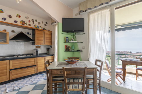 Foto 7 - Apartamento de 1 quarto em Ventimiglia com vistas do mar