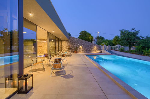 Photo 30 - Maison de 4 chambres à Krk avec piscine privée et jardin