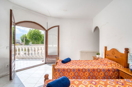 Photo 5 - Maison de 3 chambres à Castelló d'Empúries avec jardin et terrasse