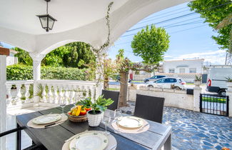 Foto 1 - Casa con 3 camere da letto a Castelló d'Empúries con giardino e terrazza