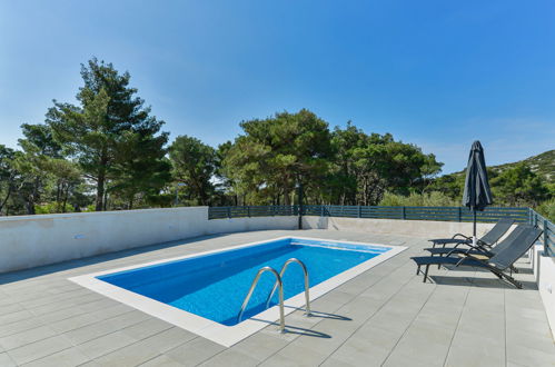 Photo 7 - Maison de 4 chambres à Tribunj avec piscine privée et jardin