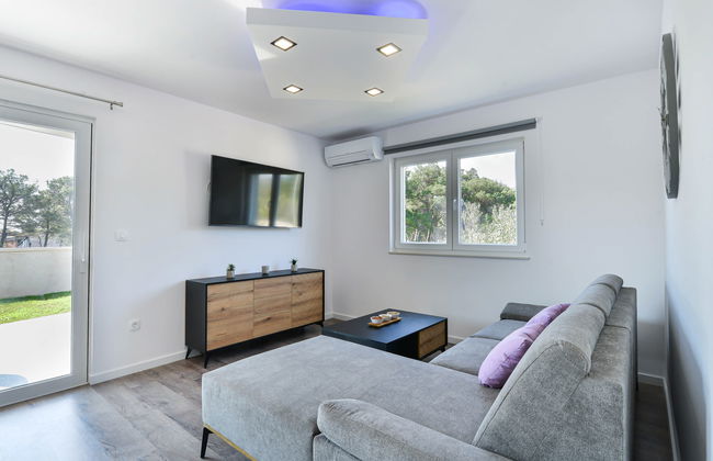 Casa de 5 quartos em Tribunj com piscina privada e jardim - Foto 12