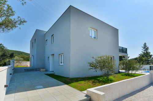 Foto 27 - Casa de 4 quartos em Tribunj com piscina privada e terraço