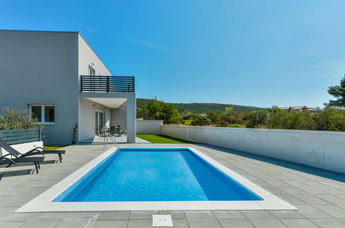 Photo 13 - Maison de 4 chambres à Tribunj avec piscine privée et jardin