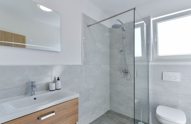 Casa de 5 quartos em Tribunj com piscina privada e jardim - Foto 22
