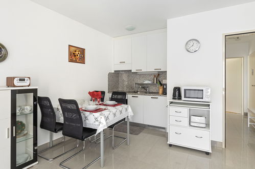 Photo 2 - 1 bedroom Apartment in Locarno with garden and mountain view