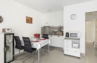 Photo 2 - 1 bedroom Apartment in Locarno with garden and mountain view
