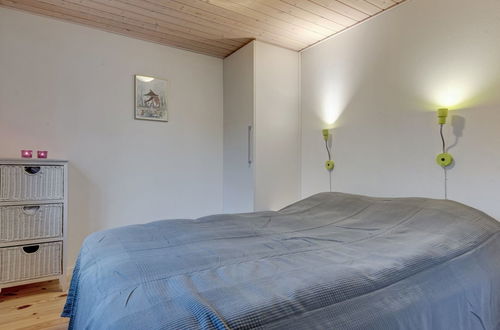 Photo 23 - 3 bedroom House in Tarm with terrace and hot tub