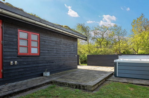 Photo 14 - 3 bedroom House in Tarm with terrace and hot tub