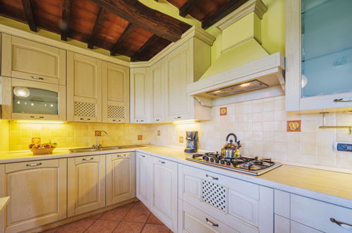 Photo 10 - 2 bedroom House in Pietrasanta with private pool and garden