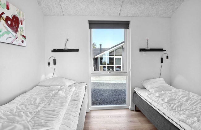 5 bedroom House in Kelstrup Strand with terrace and hot tub - Photo 14