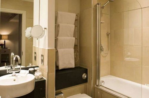 Foto 25 - Nutfield Priory Hotel & Spa