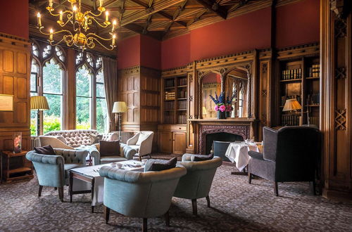 Foto 6 - Nutfield Priory Hotel & Spa
