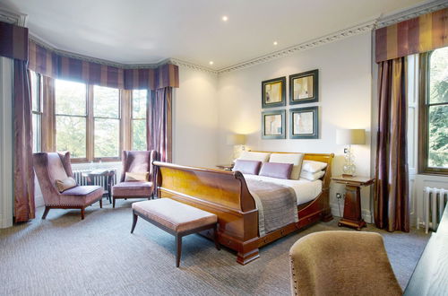 Foto 16 - Nutfield Priory Hotel & Spa