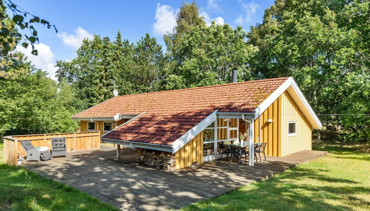 Photo 1 - Maison de 4 chambres à Aakirkeby avec terrasse et sauna