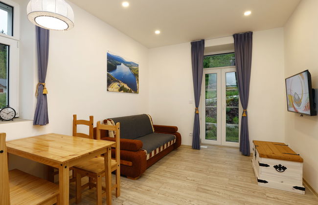Apartamento de 2 quartos em Desná com jardim e terraço - Foto 1