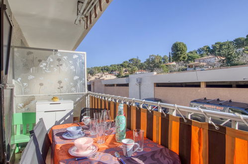 Photo 2 - Apartment in Saint-Cyr-sur-Mer with terrace and sea view