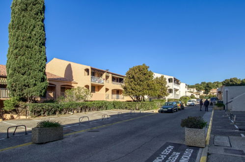 Foto 15 - Apartment in Saint-Cyr-sur-Mer mit terrasse