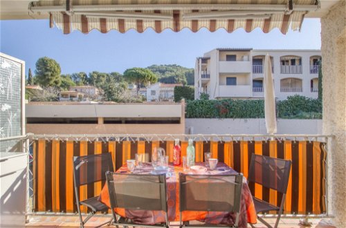 Photo 13 - Apartment in Saint-Cyr-sur-Mer with terrace and sea view