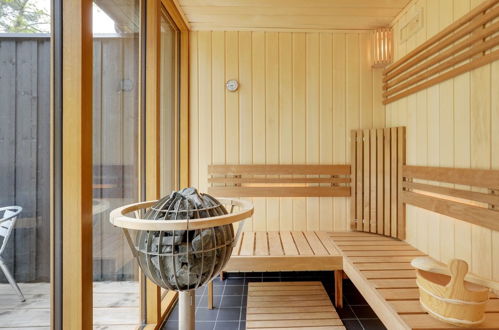Foto 23 - Casa de 3 habitaciones en Aakirkeby con terraza y sauna