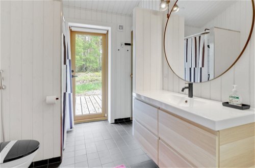 Foto 22 - Casa de 3 habitaciones en Aakirkeby con terraza y sauna