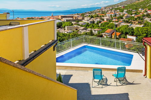 Foto 3 - Apartamento de 1 quarto em Senj com piscina e terraço