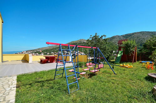 Foto 5 - Appartamento con 1 camera da letto a Senj con piscina e vista mare