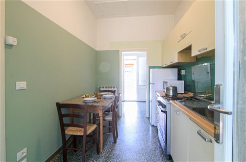 Foto 12 - Casa de 1 habitación en Forte dei Marmi con jardín y vistas al mar