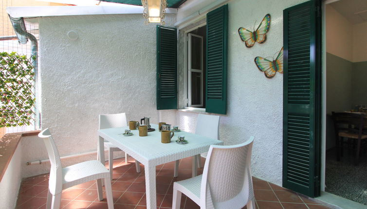 Photo 1 - Maison de 1 chambre à Forte dei Marmi avec jardin et vues à la mer