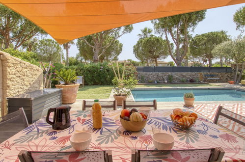 Photo 28 - Maison de 2 chambres à Saint-Cyr-sur-Mer avec piscine privée et vues à la mer