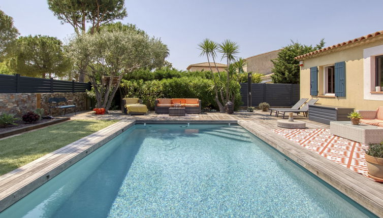 Photo 1 - Maison de 2 chambres à Saint-Cyr-sur-Mer avec piscine privée et vues à la mer