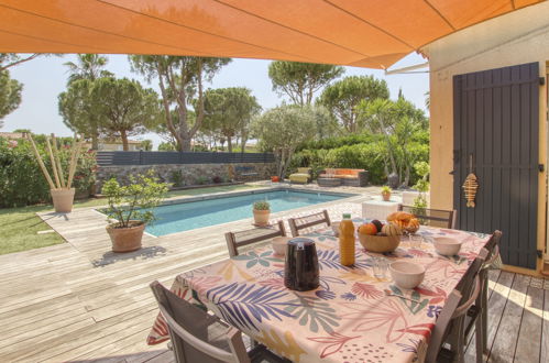 Photo 3 - Maison de 2 chambres à Saint-Cyr-sur-Mer avec piscine privée et vues à la mer