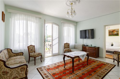 Foto 4 - Apartment mit 3 Schlafzimmern in Balatonlelle mit garten