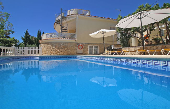 Casa de 5 quartos em Calp com piscina privada e jardim - Foto 1