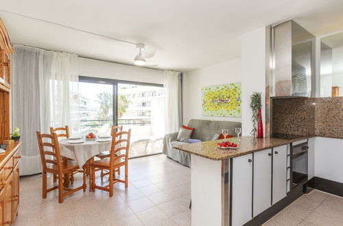 Foto 3 - Apartment mit 1 Schlafzimmer in Salou mit schwimmbad und garten