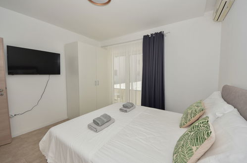 Foto 5 - Apartamento de 2 quartos em Sukošan com vistas do mar