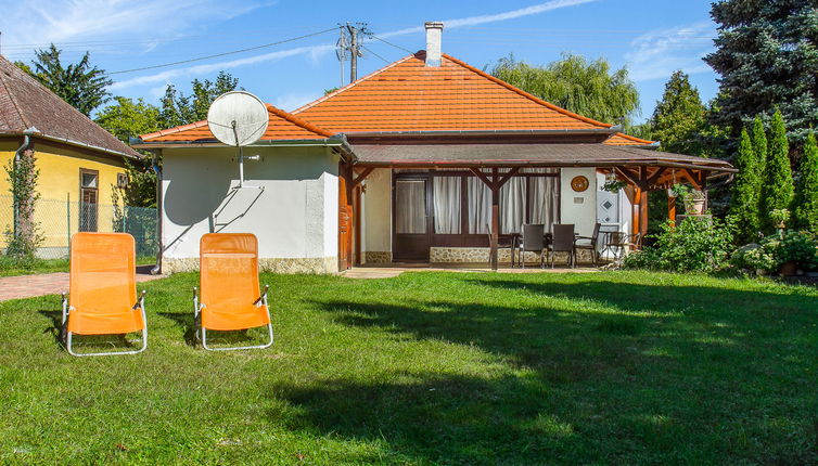 Photo 1 - Maison de 2 chambres à Balatonmáriafürdő avec jardin et terrasse