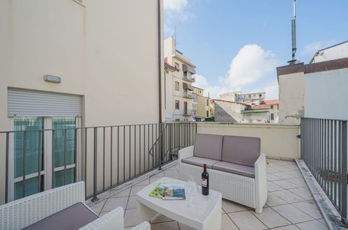 Foto 5 - Apartamento de 2 quartos em Viareggio com jardim e terraço