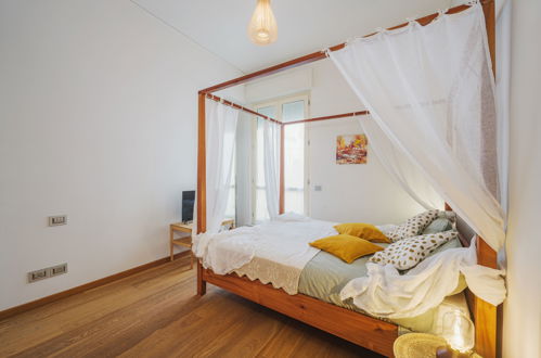 Foto 15 - Apartment mit 2 Schlafzimmern in Viareggio mit garten und blick aufs meer
