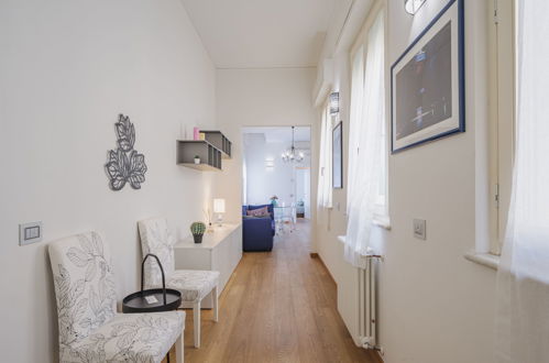 Foto 6 - Appartamento con 2 camere da letto a Viareggio con giardino e vista mare