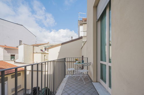 Foto 23 - Apartamento de 2 quartos em Viareggio com jardim e terraço