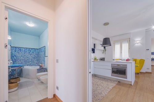 Foto 17 - Apartment mit 2 Schlafzimmern in Viareggio mit garten und blick aufs meer