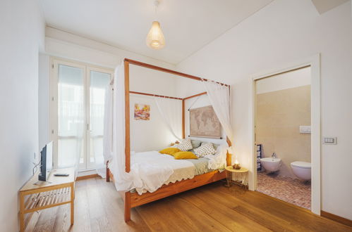 Foto 4 - Apartamento de 2 habitaciones en Viareggio con jardín y vistas al mar