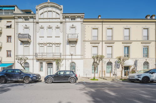 Photo 27 - Appartement de 2 chambres à Viareggio avec jardin et vues à la mer