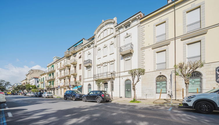 Photo 1 - Appartement de 2 chambres à Viareggio avec jardin et terrasse