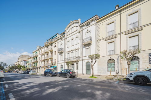 Photo 1 - Appartement de 2 chambres à Viareggio avec jardin et vues à la mer