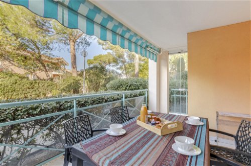 Foto 5 - Apartamento de 1 habitación en Fréjus con jardín y vistas al mar