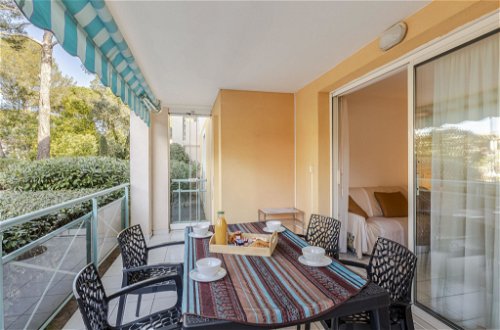 Foto 16 - Apartamento de 1 habitación en Fréjus con jardín y vistas al mar