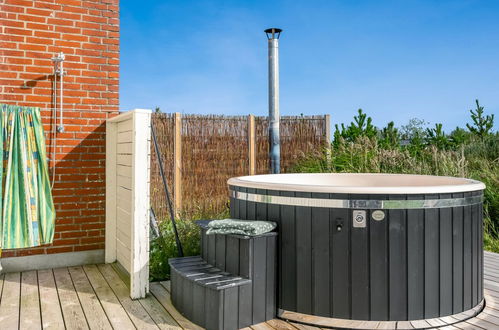 Photo 2 - 4 bedroom House in Ringkøbing with terrace and hot tub